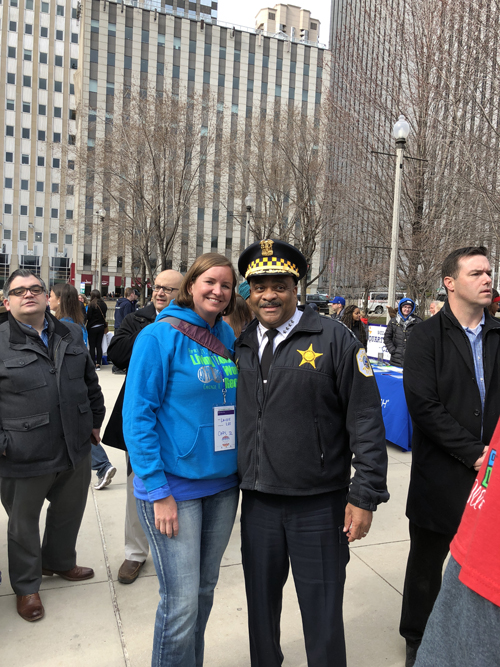 Lee stands with Chicago Police Superintendent Eddie Johnson, who received a kidney from his son in 2017, during the record-setting Living Donor Rally in Chicago. (Photo courtesy: Matt Baron) 